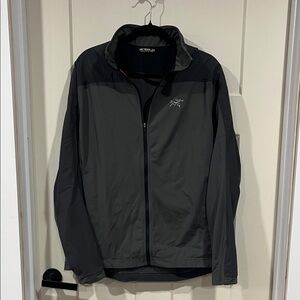 Arc'teryx Men's Black and Gray Windbreaker